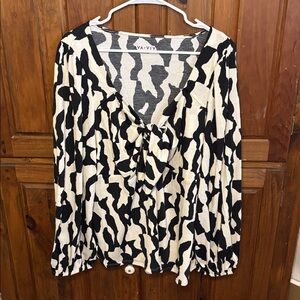 NWT Ava & Viv Women’s Black and White Long Sleeve Puff Sleeve Blouse Size 1X